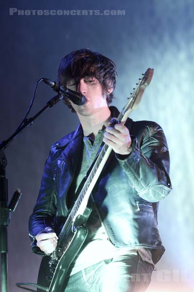 ARCTIC MONKEYS - 2011-07-03 - BELFORT - Presqu'ile du Malsaucy - 